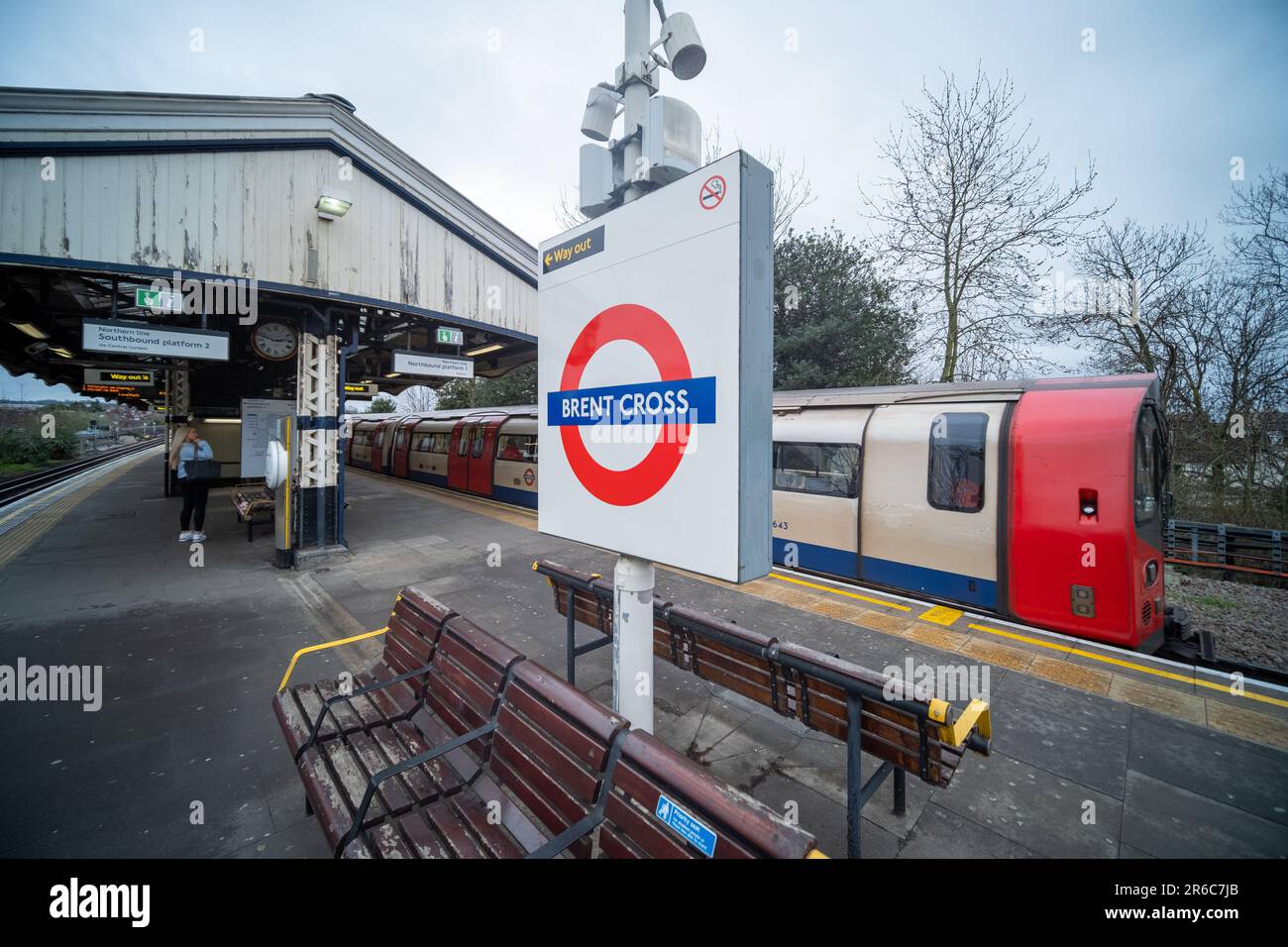 LONDON- MARCH, 2023: Brent Cross Underground logo on platform, Northern Line tube station Stock Photo