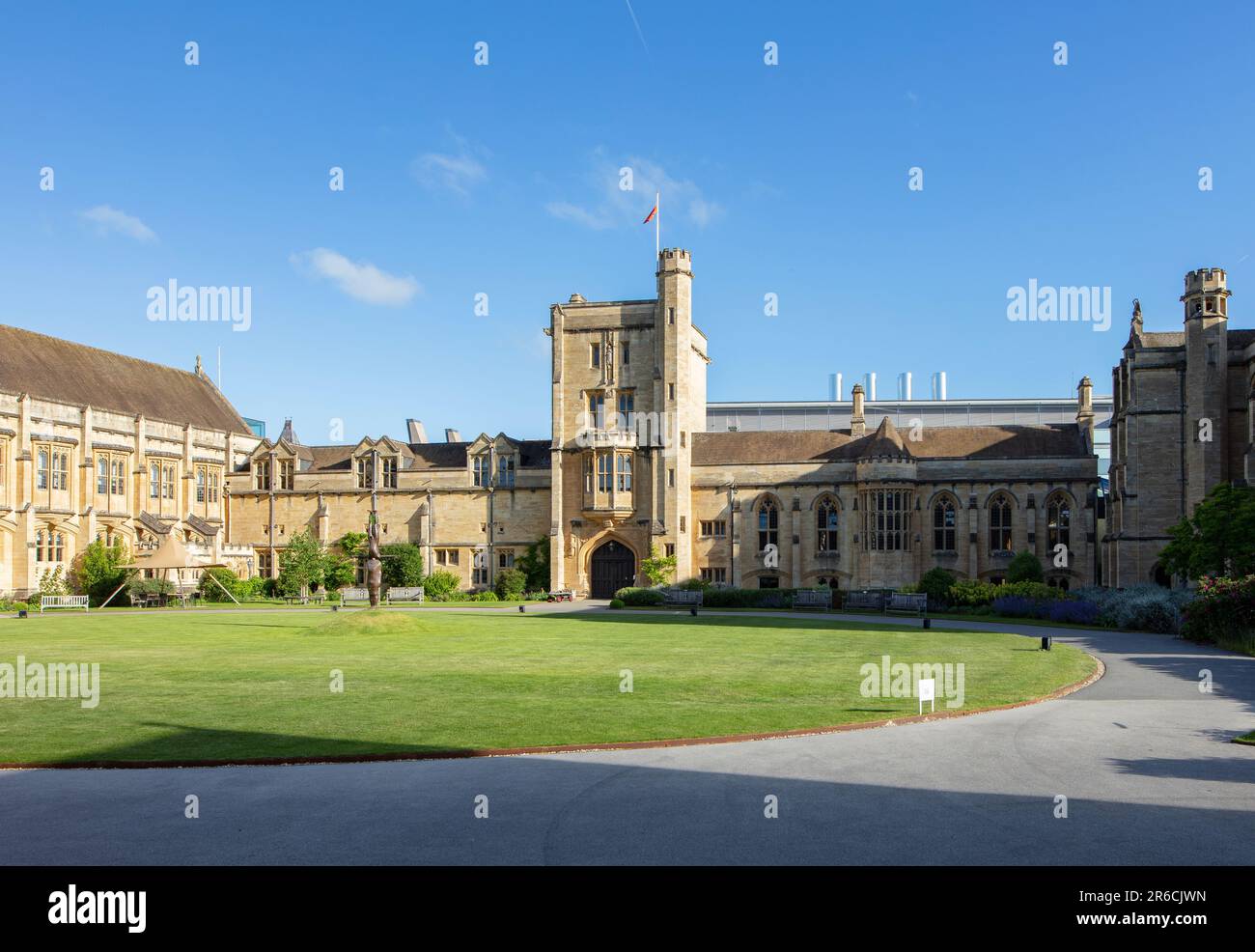 The quad of Mansfield College, Oxford; an accredited College of the University in 1995. During the war it housed the Government Code and Cypher School Stock Photo