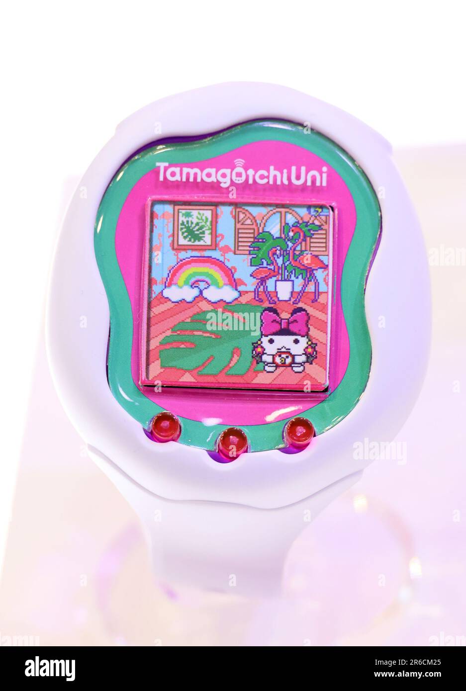 Tokyo, Japon, 8 juin 2023, montre le nouvel animal virtuel Tamagotchi Uni  compatible Wi-Fi exposé par le fabricant japonais de toymaker Bandai Co. Au  salon international du jouet de Tokyo au centre