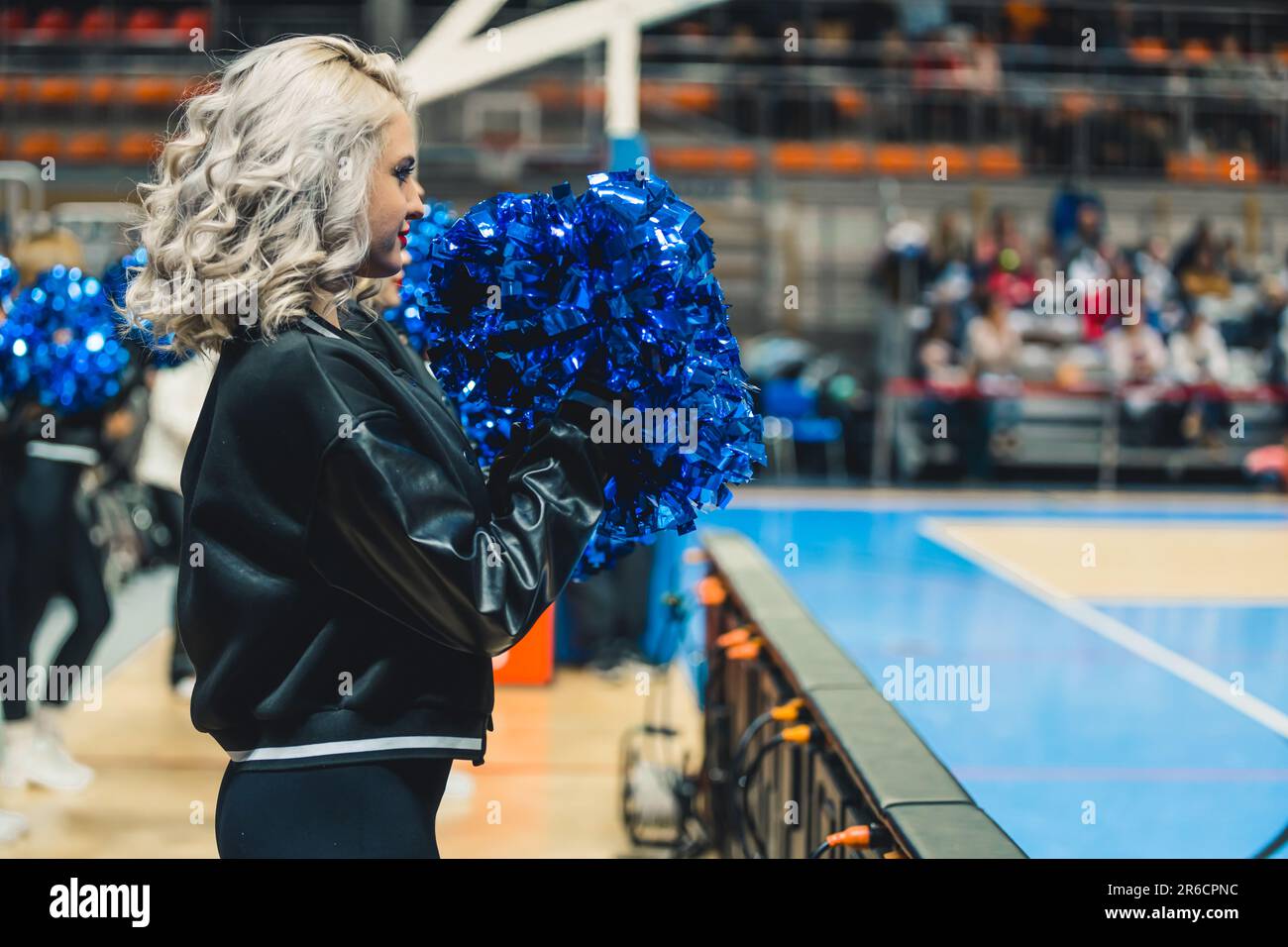 Cheerleader back hi-res stock photography and images - Page 3 - Alamy