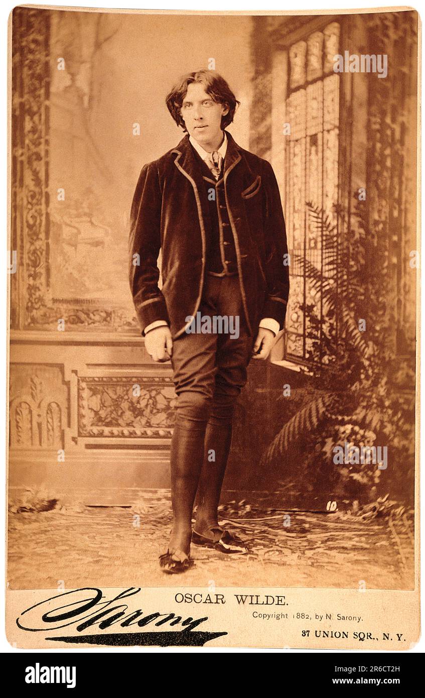 Oscar Wilde (1854-1900), Irish Poet and Playwright, full-length portrait, Napoleon Sarony, 1882 Stock Photo
