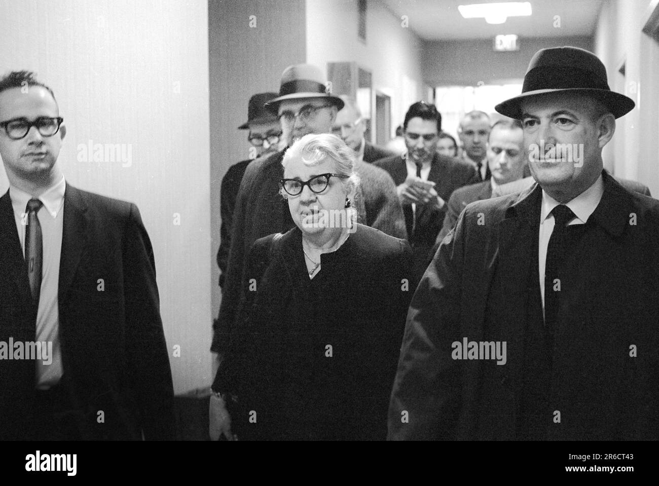Marguerite Oswald, Lee Harvey Oswald's mother, arriving at President's Commission on the Assassination of President Kennedy or Warren Commission hearing, Washington, D.C., USA, Marion S. Trikosko, U.S. News & World Report Magazine Photograph Collection, February 11, 1964 Stock Photo