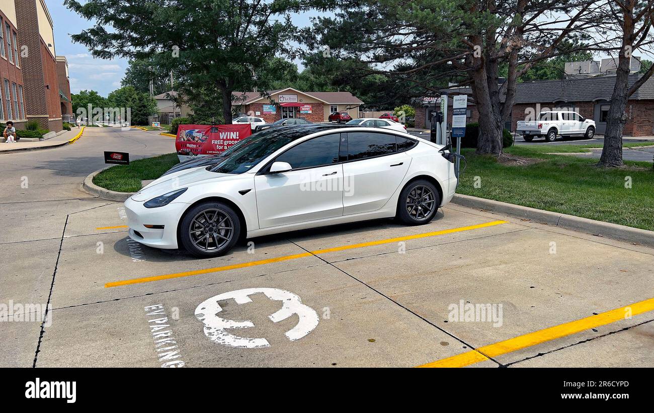 OVERLAND PARK, KANSAS JUNE 8, 2023 Two different models of Tesla EV