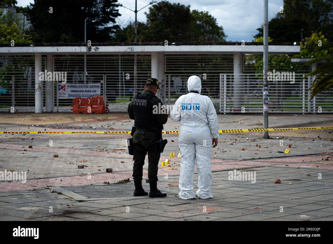 Bogota, Colombia. 08th June, 2023. Colombia's forensic police (DIJIN) and Anti-explosive police officers recover evidence after clashes between demonstrators and Colombia's Riot Police (UNDMO) ended with two officers being hit by an explosive artifact in Colombia's National University, in Bogota, Colombia, June 8, 2023. Photo by: Sebastian Barros/Long Visual Press Credit: Long Visual Press/Alamy Live News Stock Photo