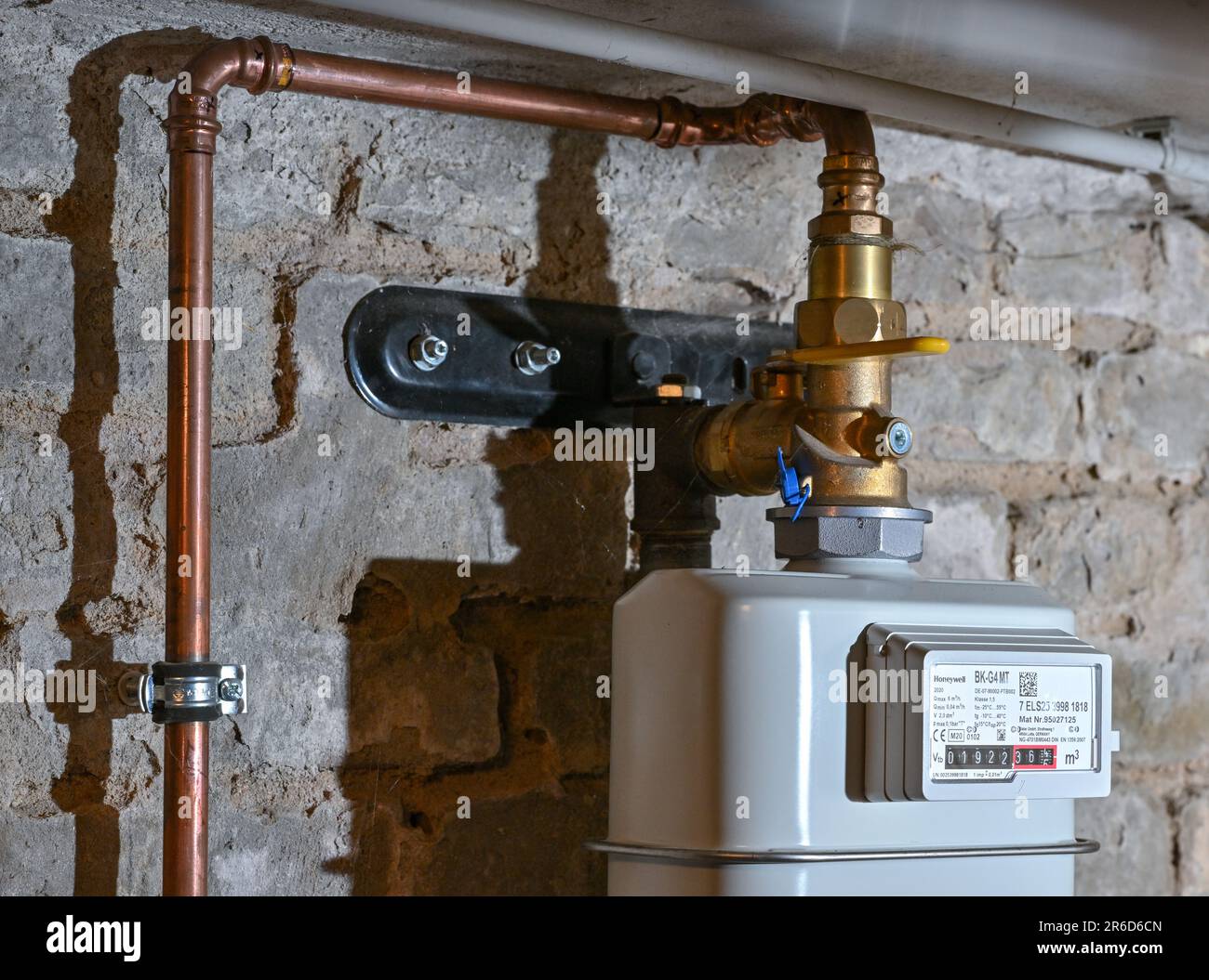 Sieversdorf, Germany. 08th June, 2023. A gas meter in the basement of a