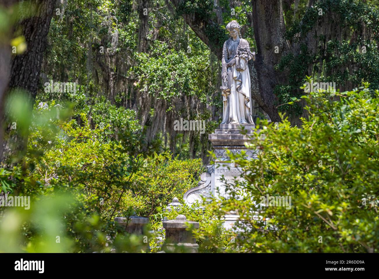 Grave monument statue of a woman amidst Spanish moss draped Southern live oaks at historic Bonaventure Cemetery in Savannah, Georgia. (USA) Stock Photo