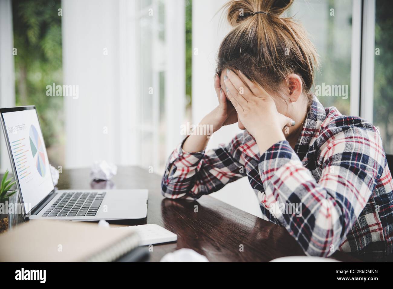 woman sitting down, his face unsettled. At the computer desk she has