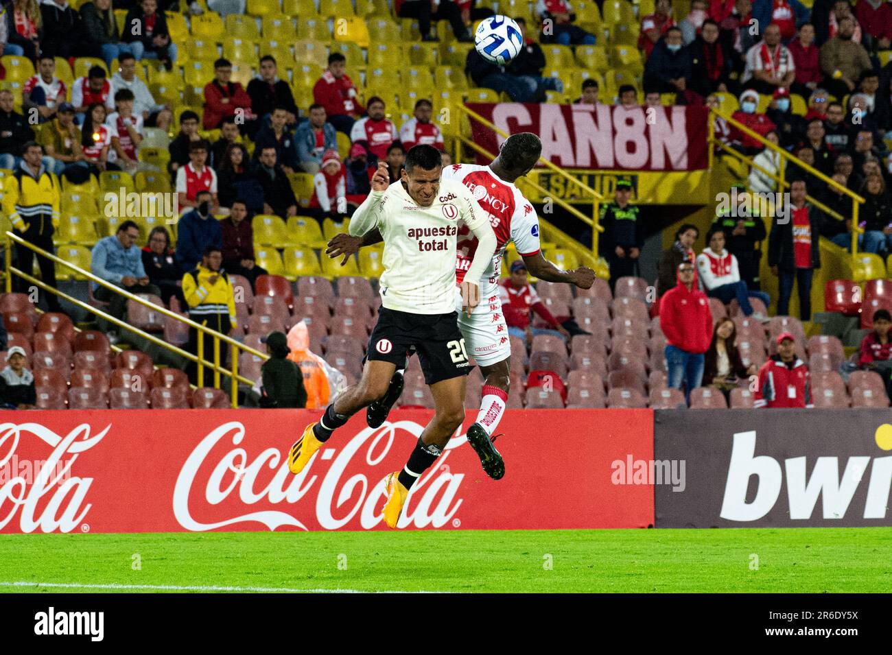 Bogota, Colombia. 08th June, 2023. Universitario's Alex Valera and Santa Fe's Marlon Torres during the Peru's Universitario (0) V. Colombia's Santa Fe (2) group phase match of the CONMEBOL Libertadores, in Bogota, Colombia June 9, 2023. Photo by: Sebastian Barros/Long Visual Press Credit: Long Visual Press/Alamy Live News Stock Photo