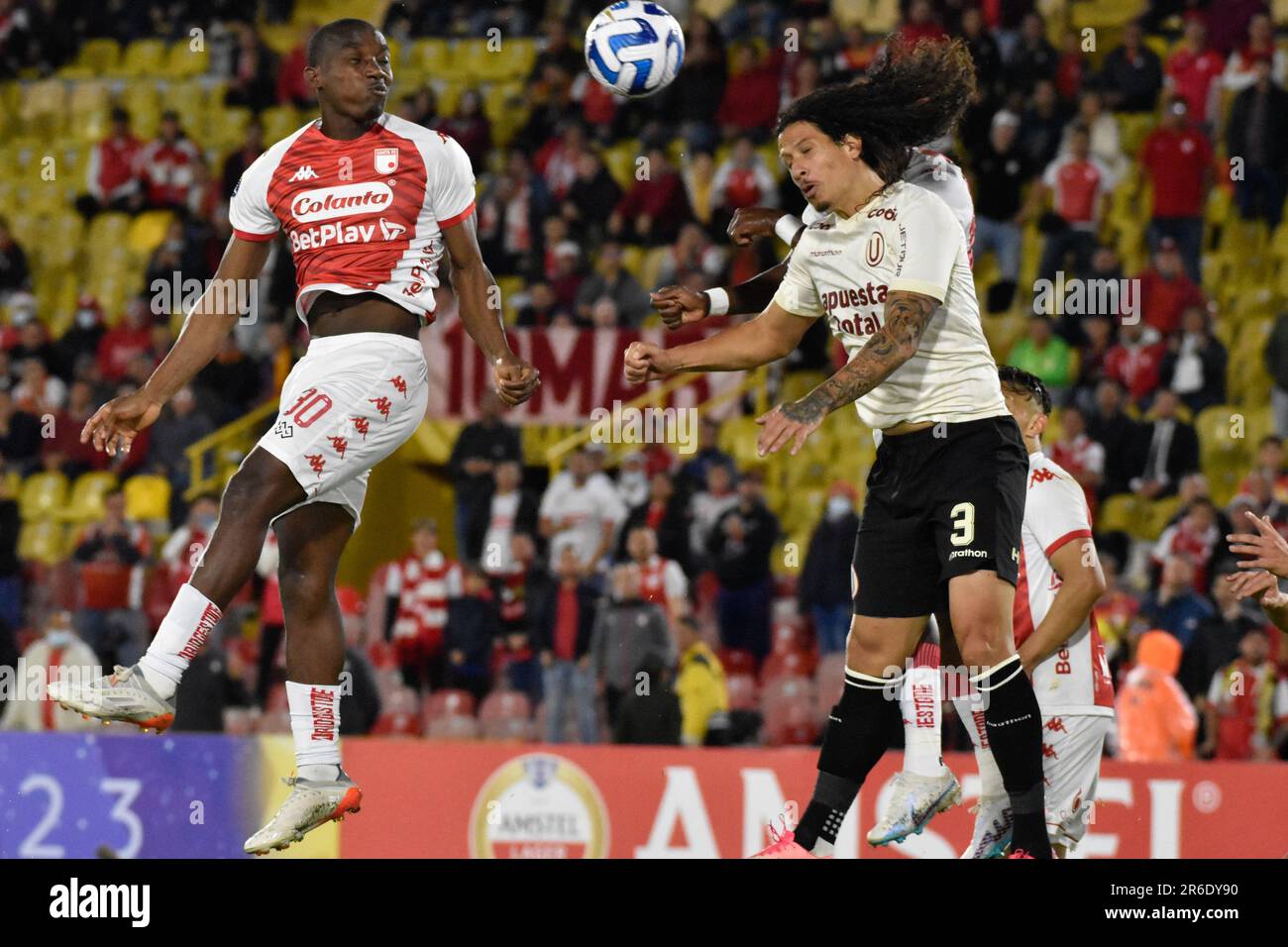 Bogota, Colombia. 08th June, 2023. Santa Fe's Dairon Mosquera and Universitario's William Riveros during the Peru's Universitario (0) V. Colombia's Santa Fe (2) group phase match of the CONMEBOL Libertadores, in Bogota, Colombia June 9, 2023. Photo by: Cristian Bayona/Long Visual Press Credit: Long Visual Press/Alamy Live News Stock Photo