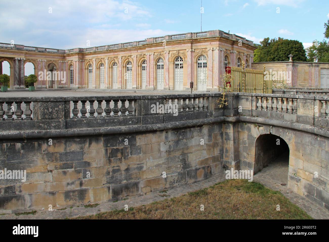 mansion-grand-trianon-at-the-castle-of-versailles-france-stock-photo