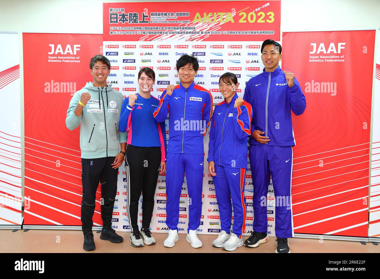 (LR) Shun Taue, Karin Odama, Akihiko Nakamura, Yuki Yamasaki, Yuma