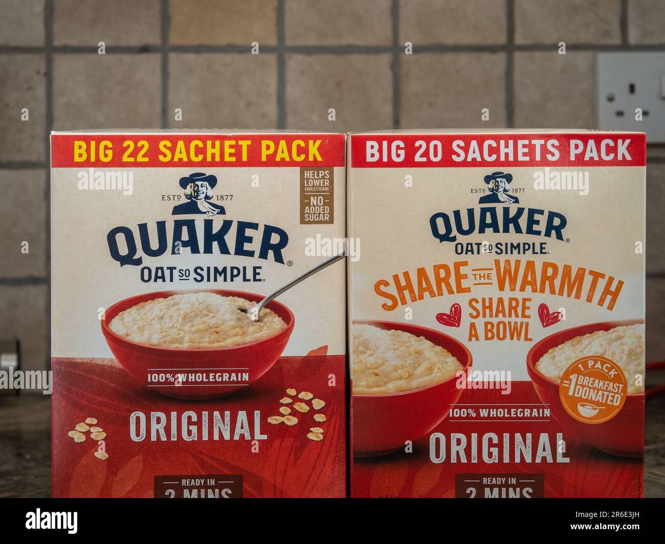 February 2023; Quaker Oats reduce the size of their big sachet pack from 22 sachets to 20 sachets, an example of shrinkflation Stock Photo