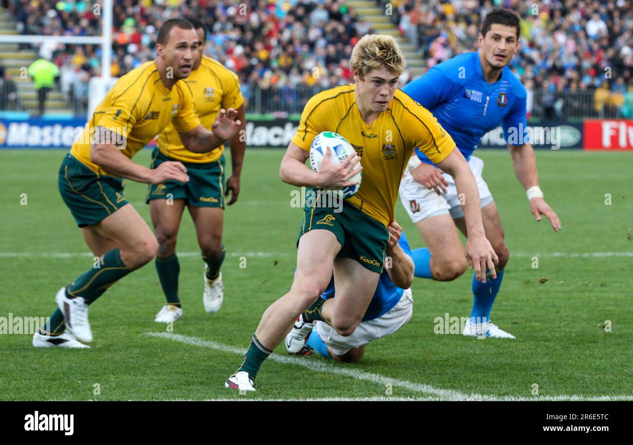 Australia's James O'Connor breaks away to score a try against Italy during the Pool C match of the Rugby World Cup 2011, North Harbour Stadium, Auckland, New Zealand, Sunday, September 11, 2011. Stock Photo
