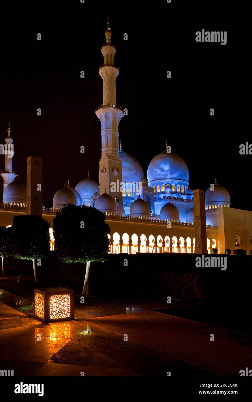 A mosque in Abu Dhabi.It is the third largest mosque in the world Stock Photo