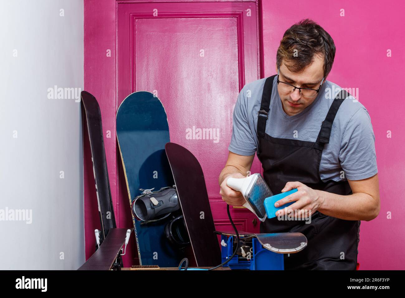 Sharpening of ski edges hi-res stock photography and images - Alamy