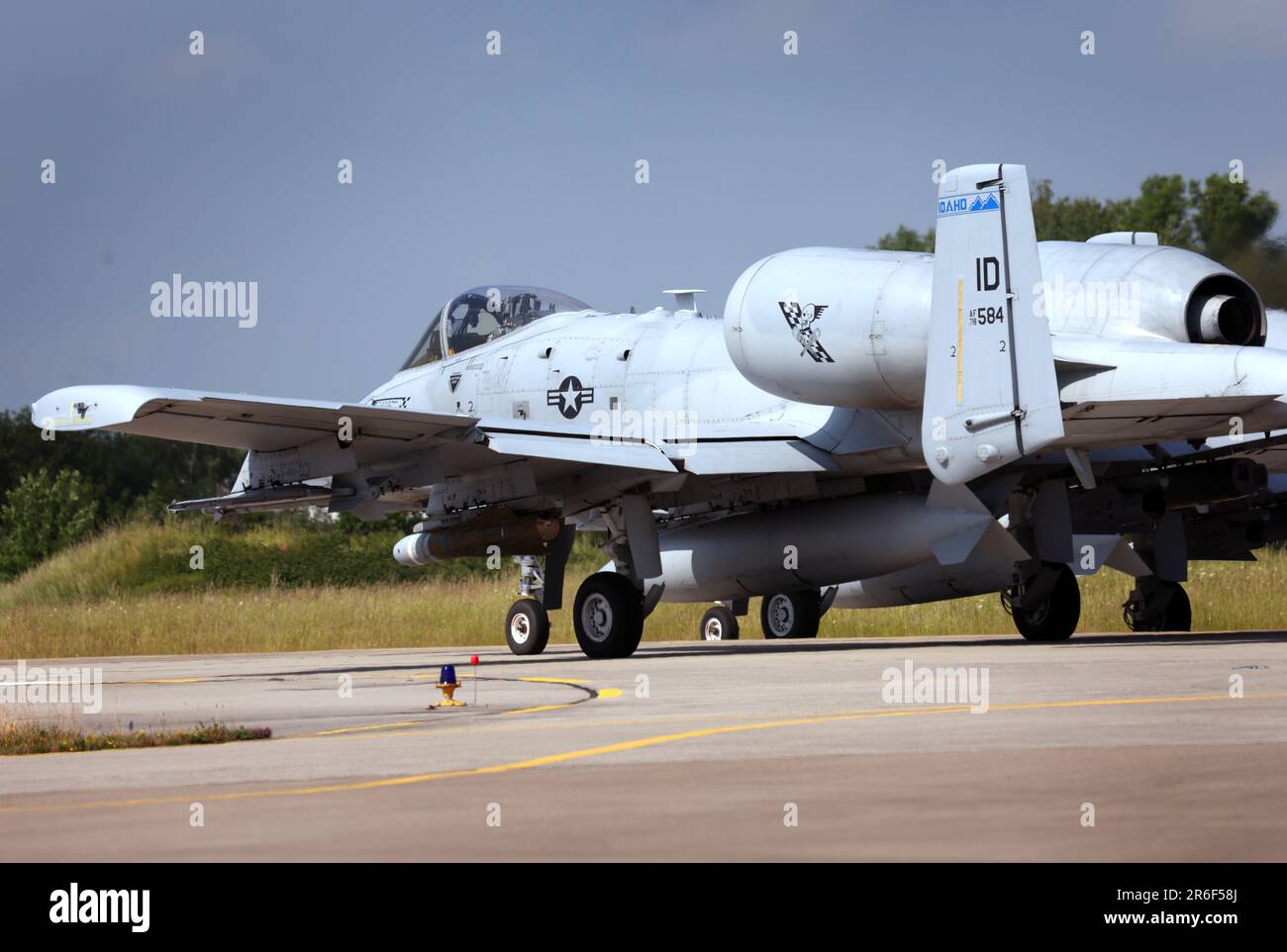 Graben, Germany. 09th June, 2023. A U.S. Air Force A10 fighter aircraft taxis onto the runway during a media day for International Air Force Maneuver Air Defender 2023. Credit: Karl-Josef Hildenbrand/dpa/Alamy Live News Stock Photo