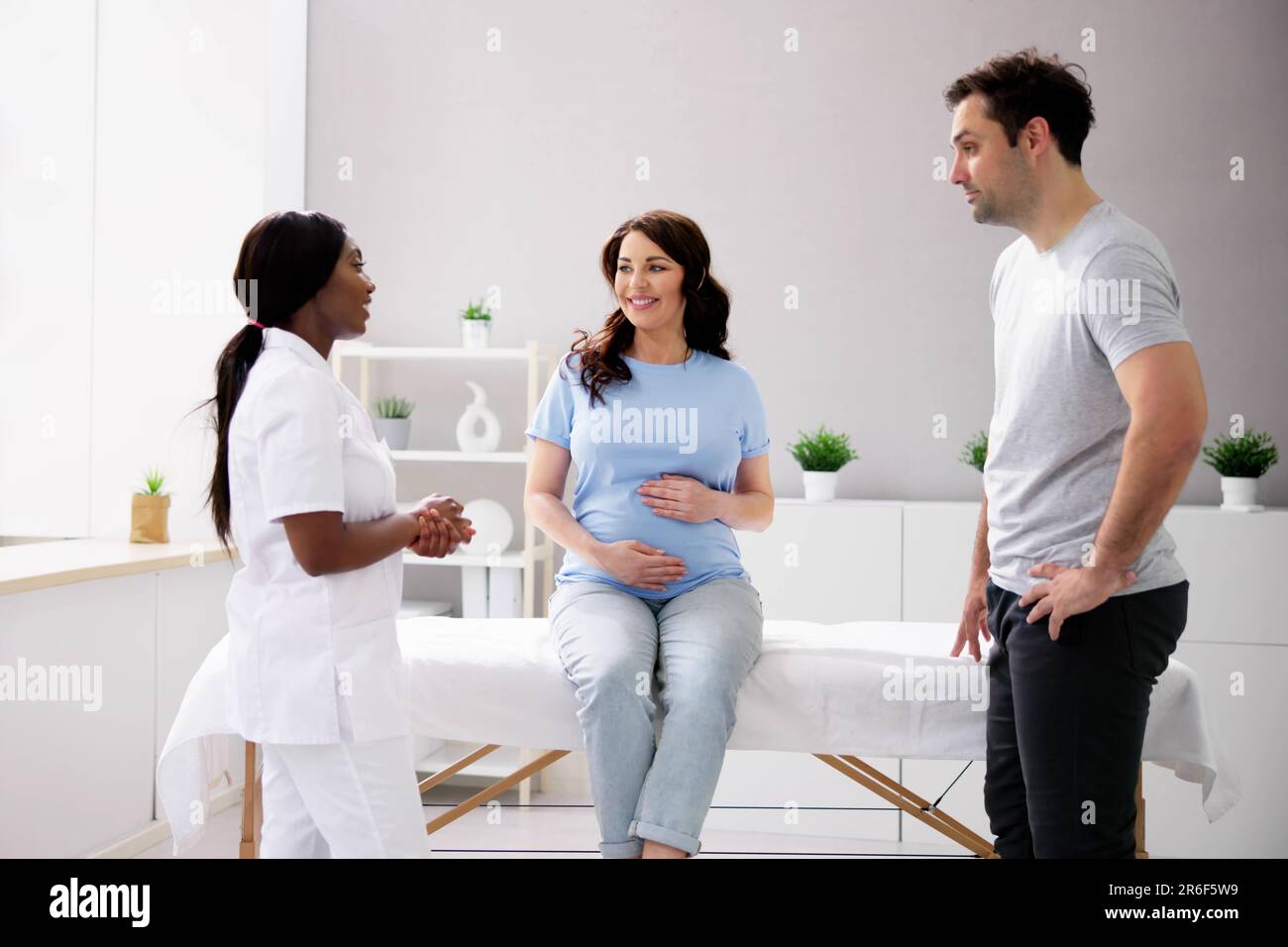 Gynecologist couple hi-res stock photography and images - Alamy