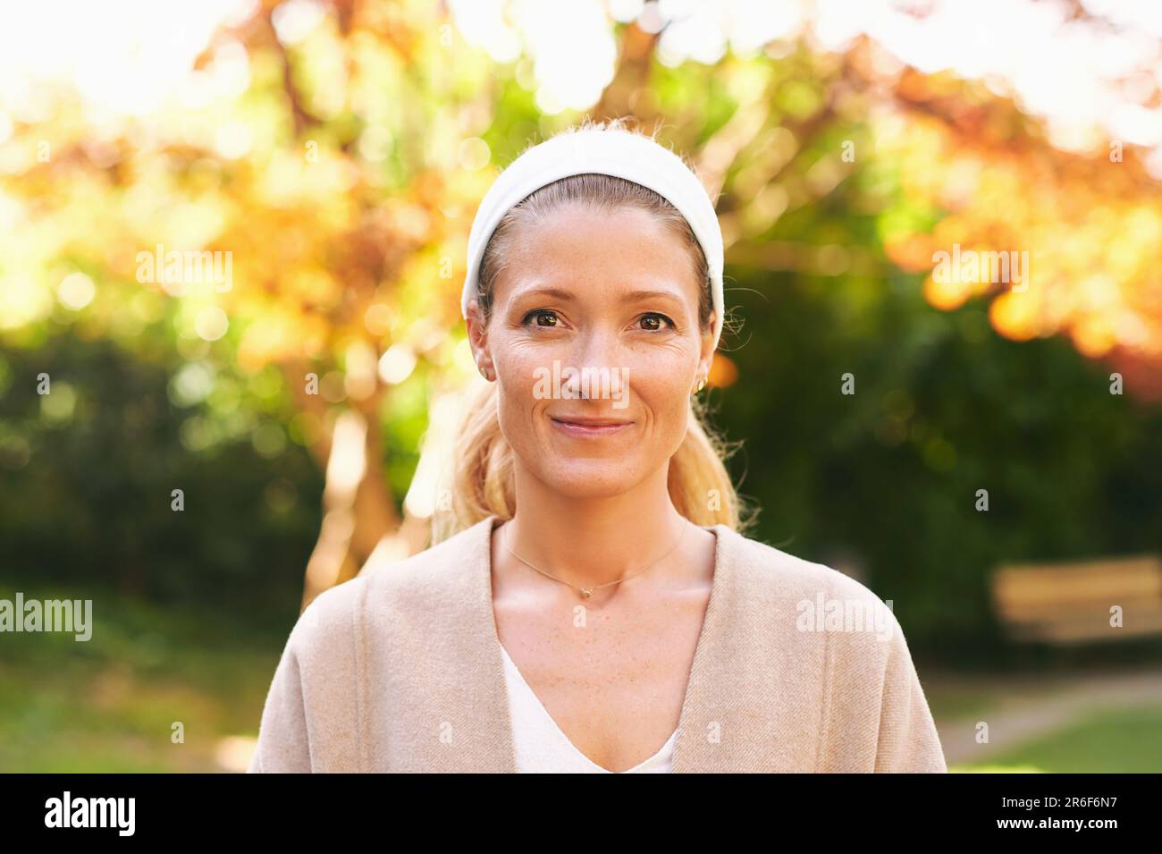 Outdoor portrait of beautiful woman in sunny park Stock Photo - Alamy