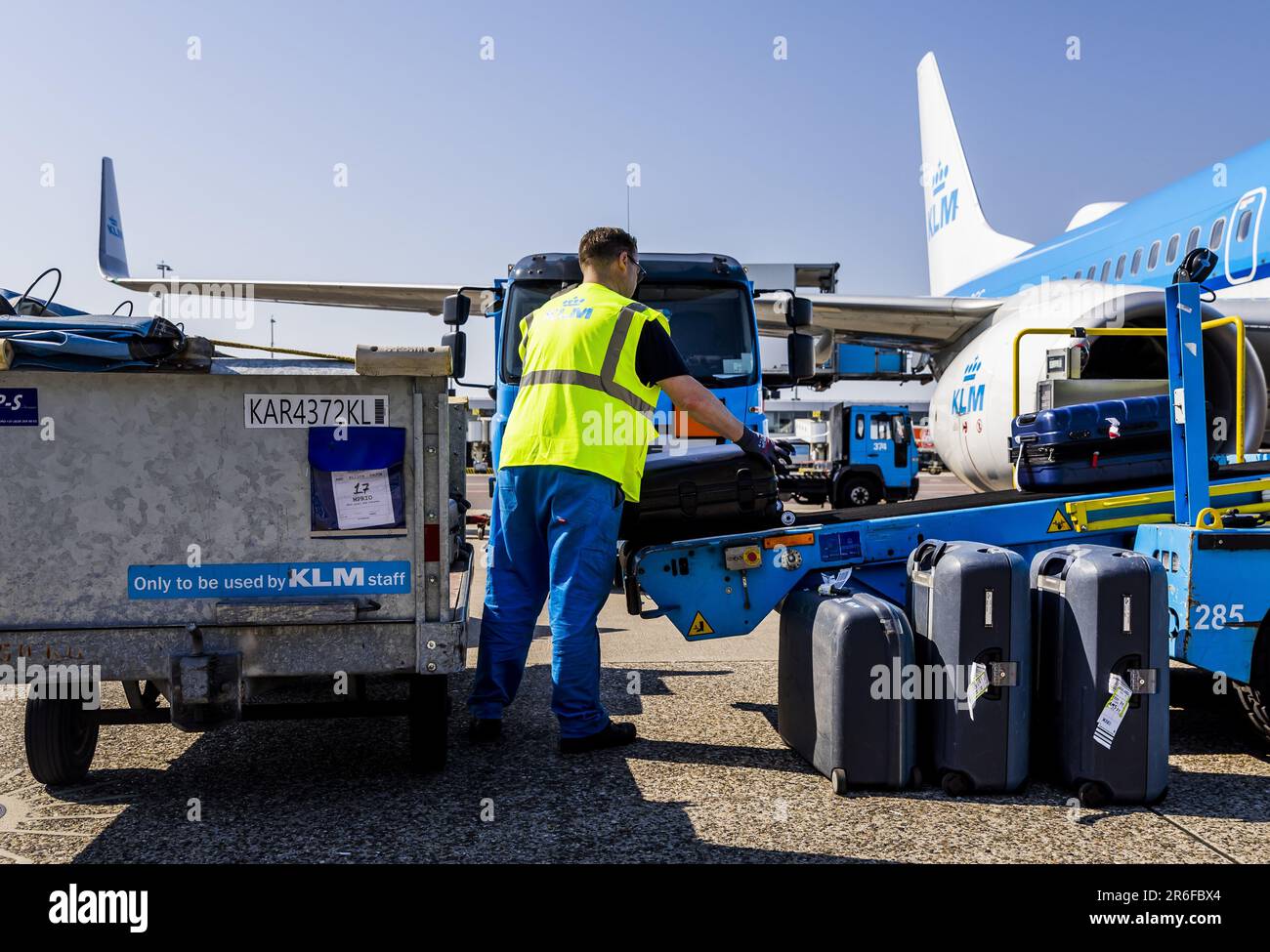 Klm handling hi-res stock photography and images - Page 3 - Alamy
