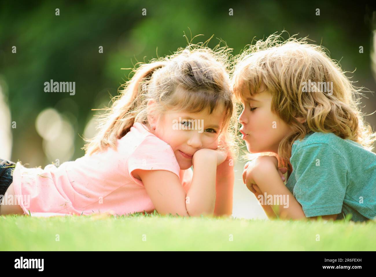 Girl kissing boy hi-res stock photography and images - Page 60 - Alamy