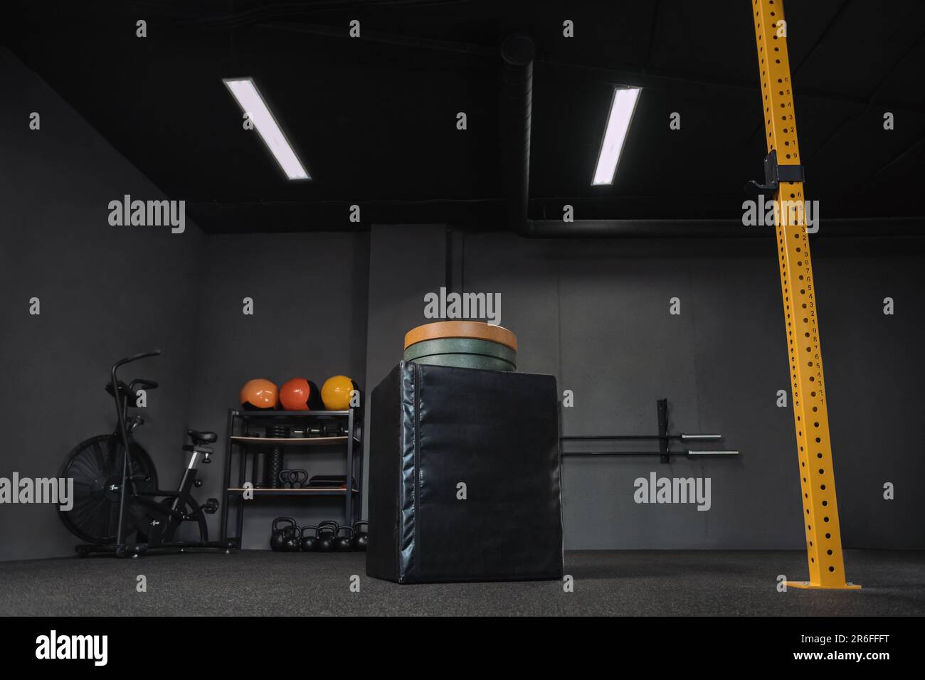 Empty crossfit gym sports hi-res stock photography and images - Alamy