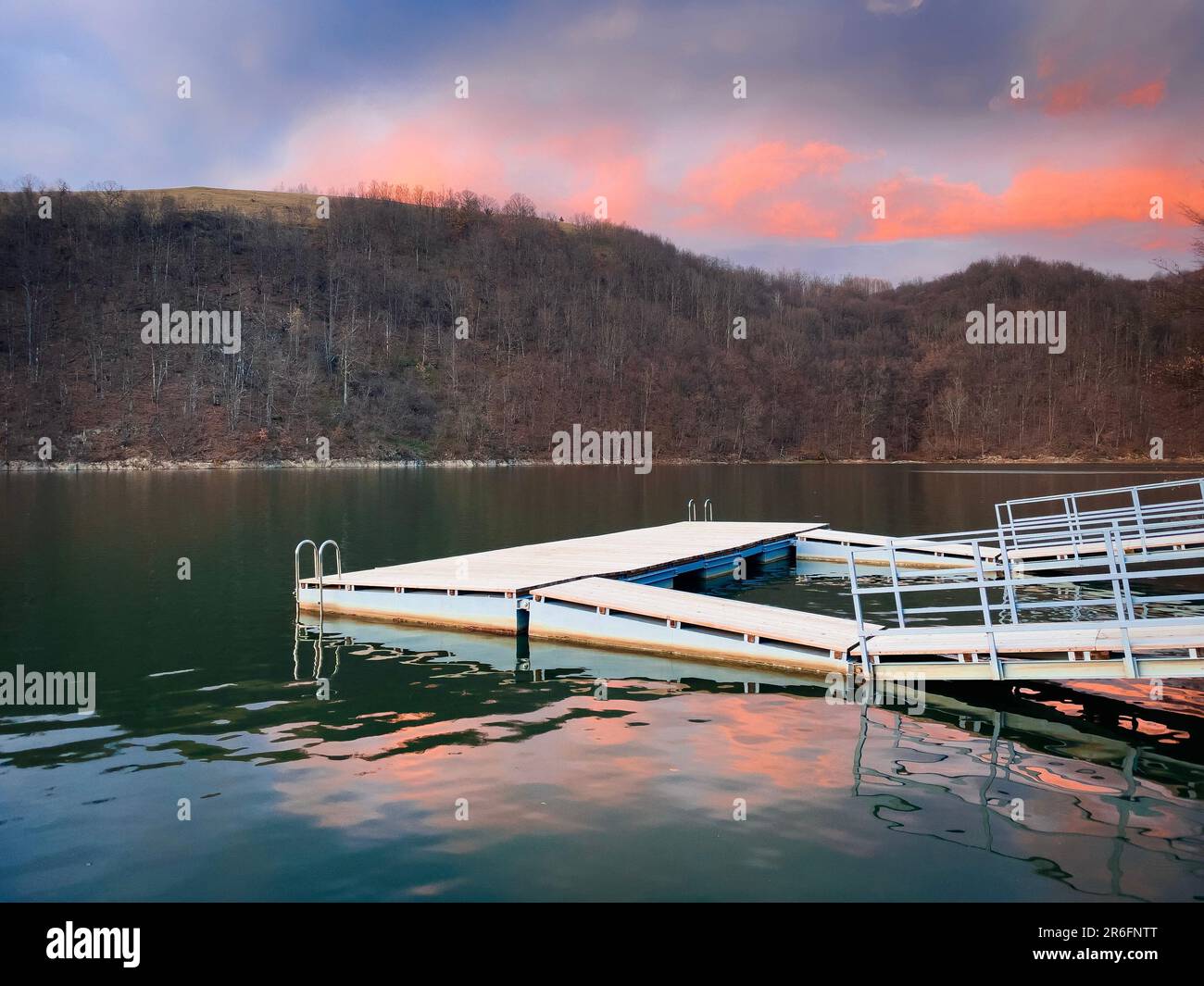 Setting sun cast a golden glow hi-res stock photography and images - Alamy