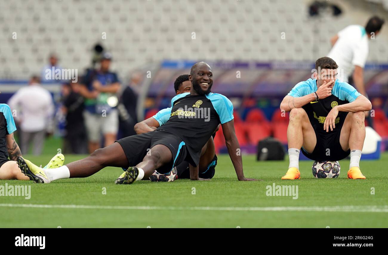 Romelu Lukaku training How do professional footballers extend their careers into their late 30s?