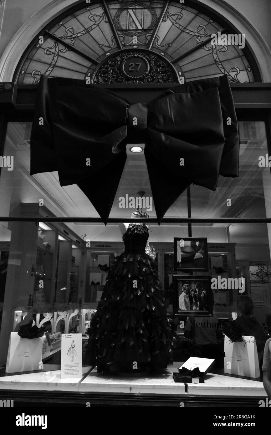 Shop window of the chocolatier 'Neuhaus' of Bruxelles, october 2017 15th. Focus on a dress in chocolate, created with Edouard Vermeulen (House Natan). Stock Photo