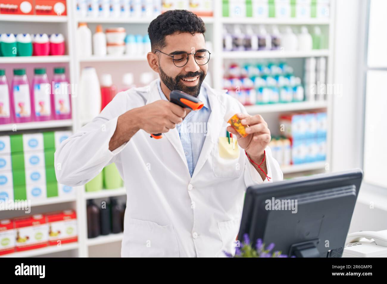 Arab pharmacist at counter hi-res stock photography and images - Alamy