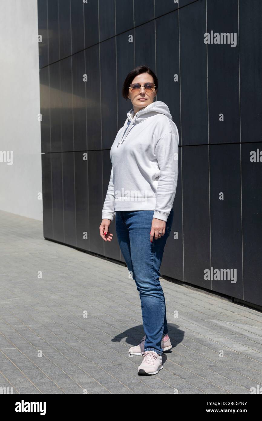 Beautiful mature woman full length hi-res stock photography and images ...