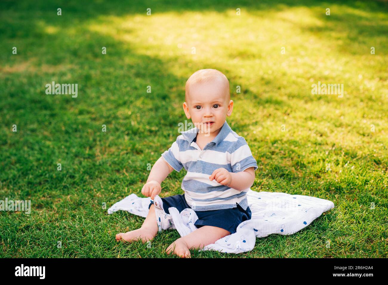 Muslin blanket hi-res stock photography and images - Alamy