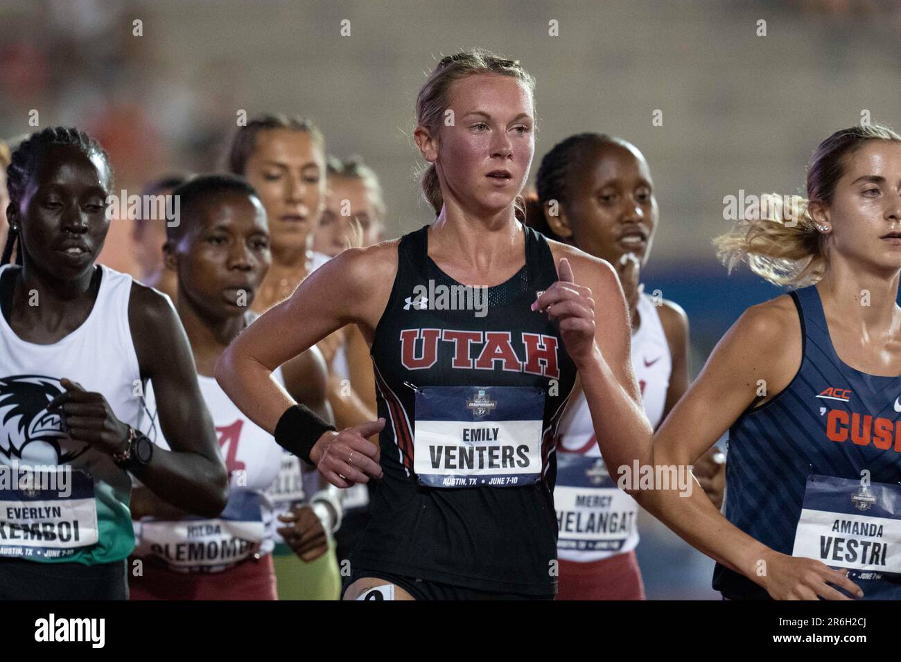 Utah s emily venters leads the pack during the 10 000 meter women s