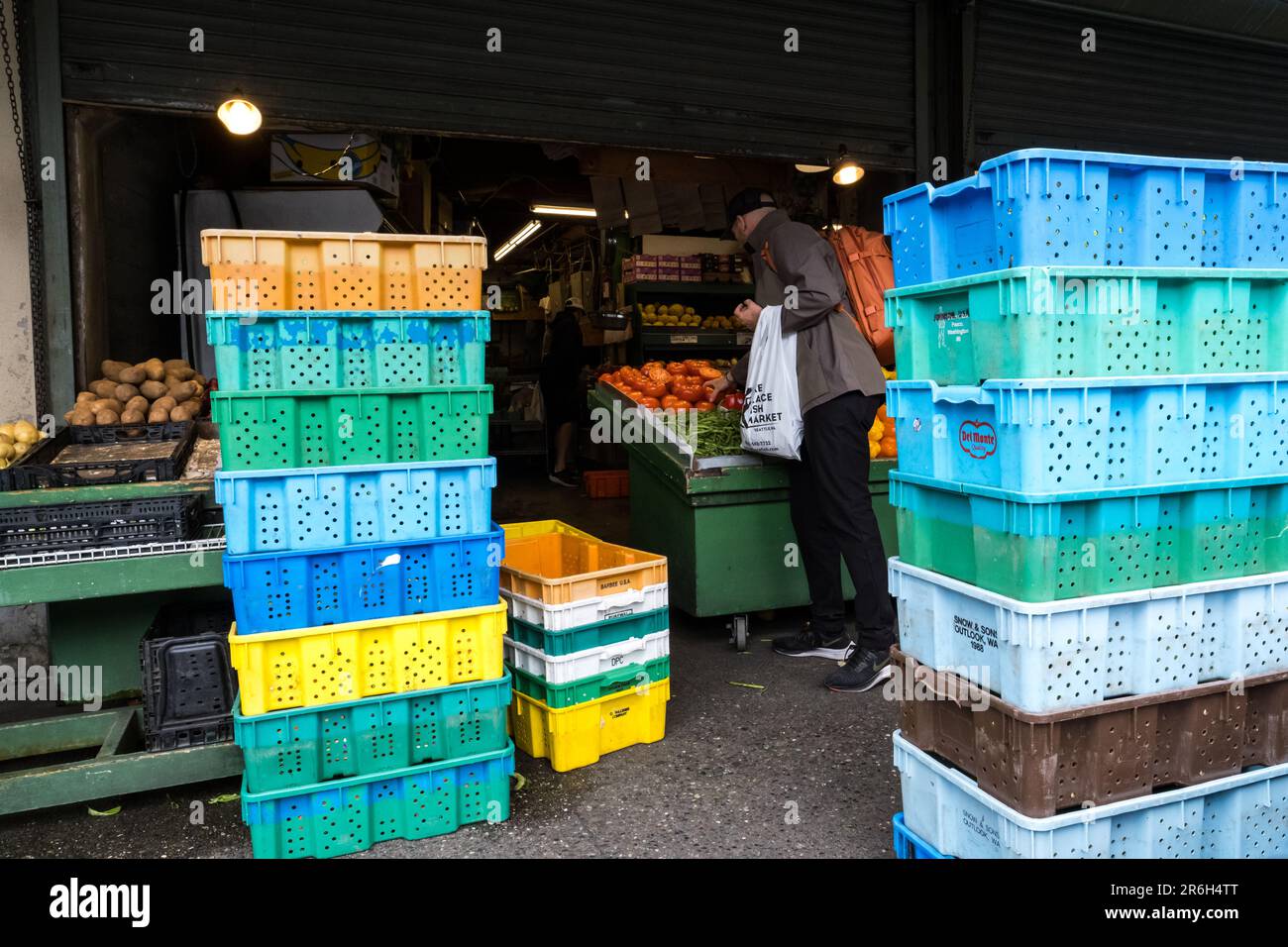 Seattle, USA. 31 May, 2023. People and produce bins at the famous Pike