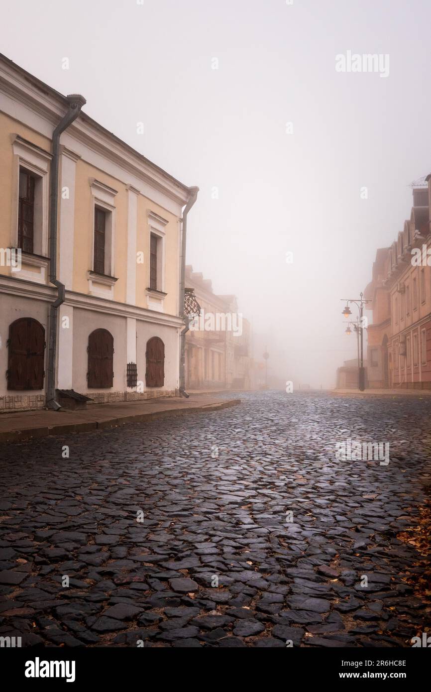 Narrow cobblestone pathways hi-res stock photography and images - Alamy