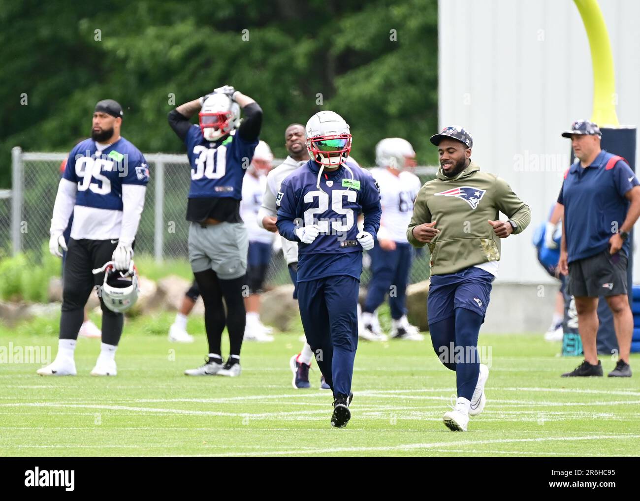 Foxborough, USA. 09th June, 2023. June 9, 2023: New England Patriots tight  end Matt Sokol (87) works out at the team's OTA's in Foxborough,  Massachusetts. Eric Canha/CSM/Sipa USA(Credit Image: © Eric Canha/Cal