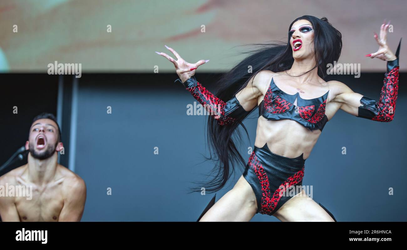 Tel Aviv, Israel. 9th June 2023. A drag queen dancing, performing with great enthusiasm    Credit: Yoram Biberman/Alamy Live News. Stock Photo