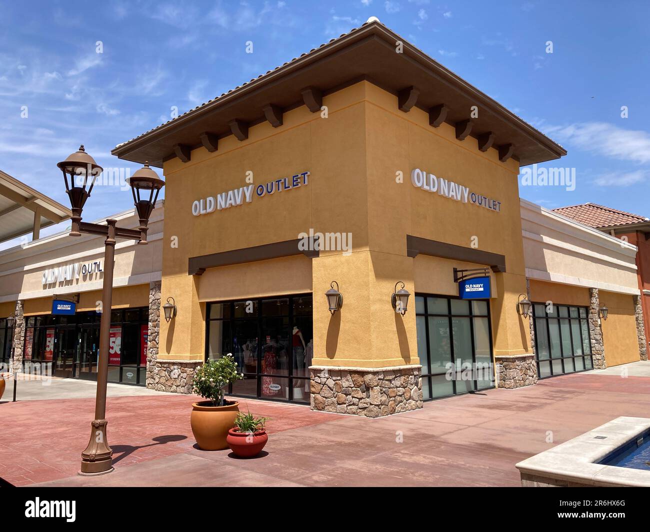 Old Navy Outlet sign, logo on the store facade at Outlets at Tejon shopping mall - California, USA - 2023 Stock Photo