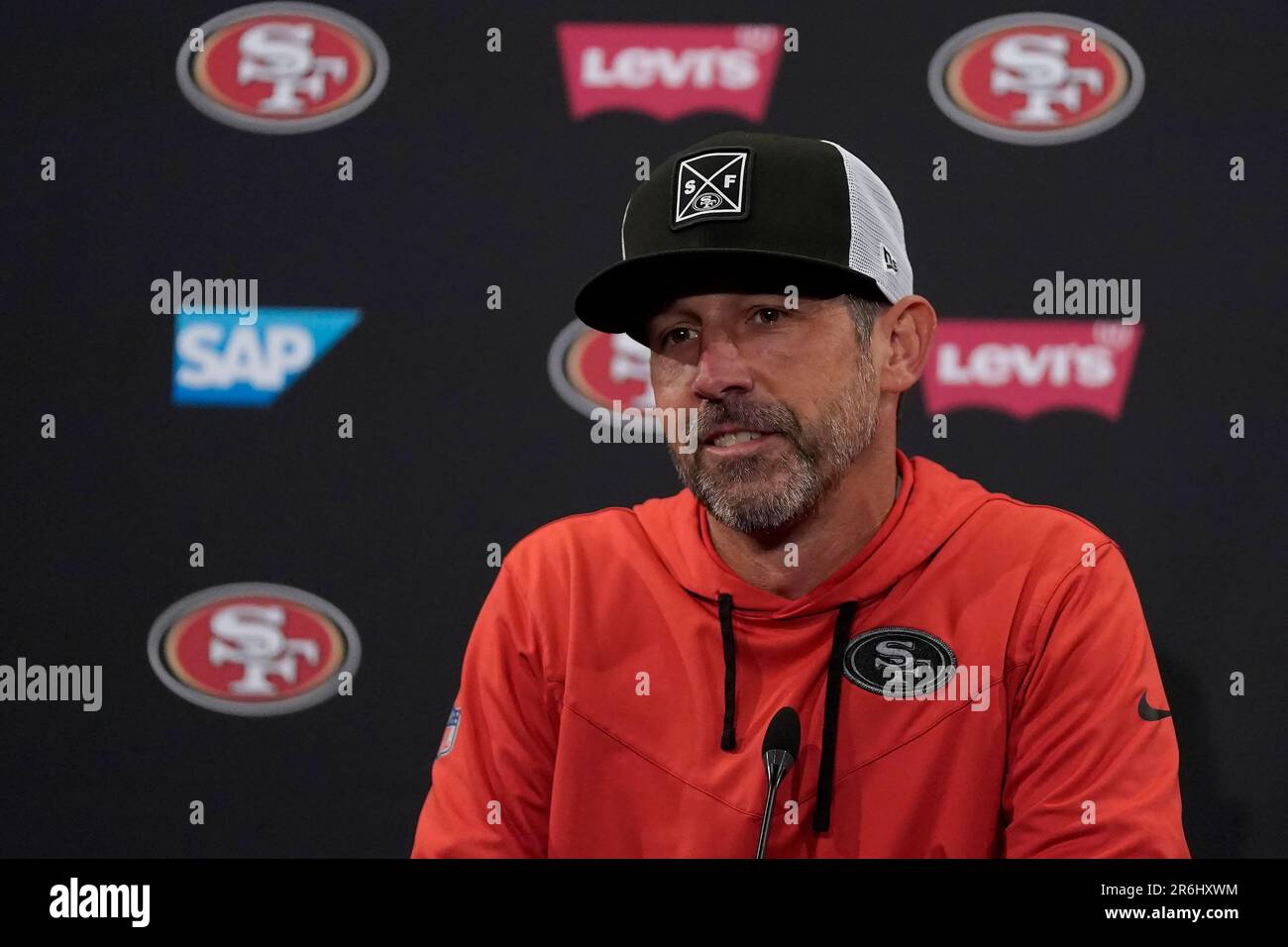 Why Kyle Shanahan Wears a Black 49ers Hat this Season - Sports