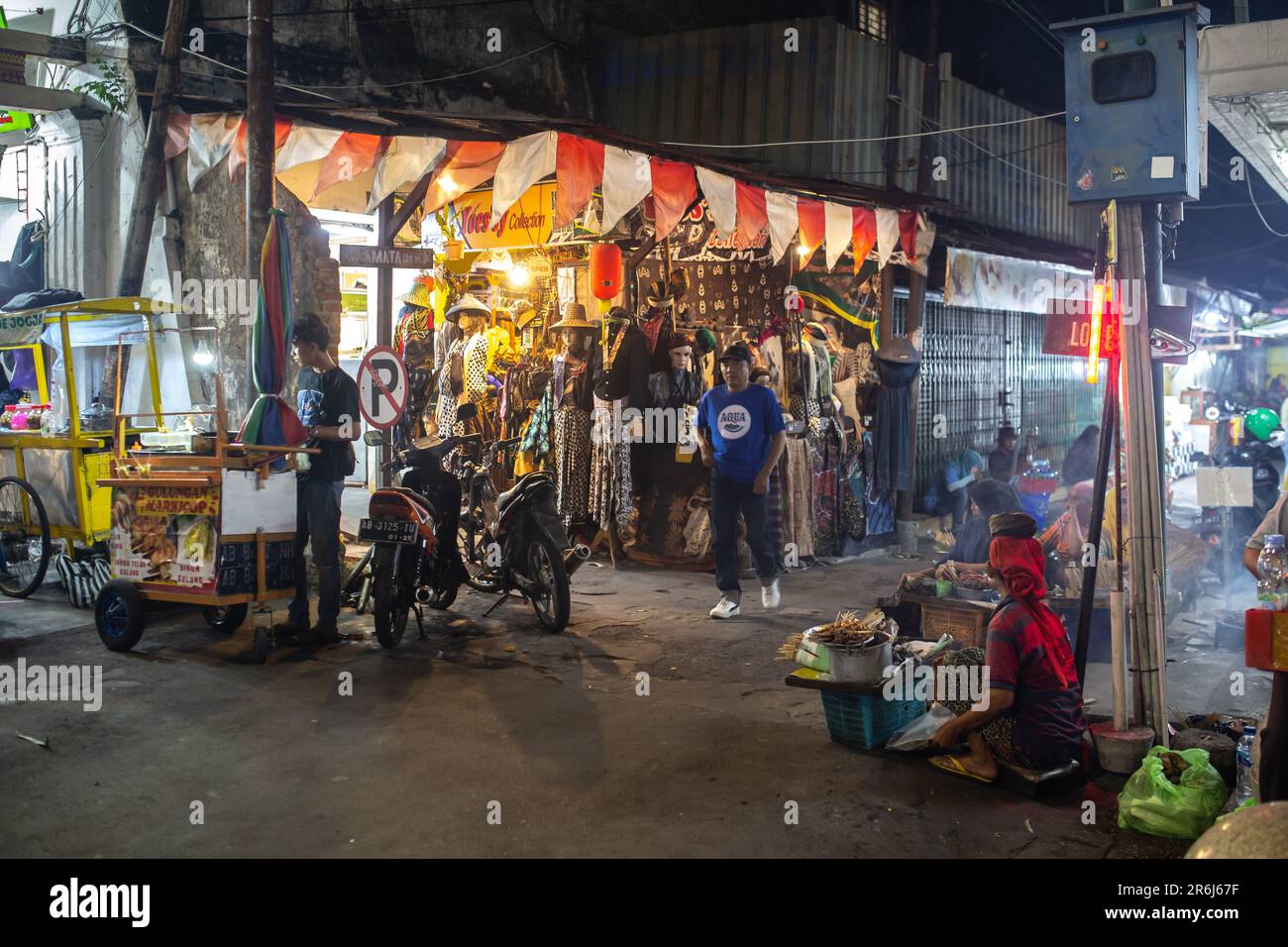 Yogyakarta, Indonesia - May 23, 2023: People on the famous Malioboro street in Yogyakarta, Indonesia. Stock Photo