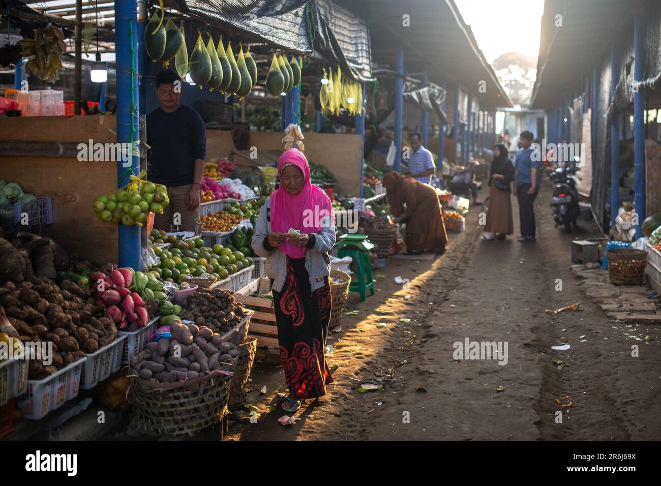 Salatiga, Indonesia - May 22, 2023: People at the fresh market in Salatiga, Indonesia. Stock Photo