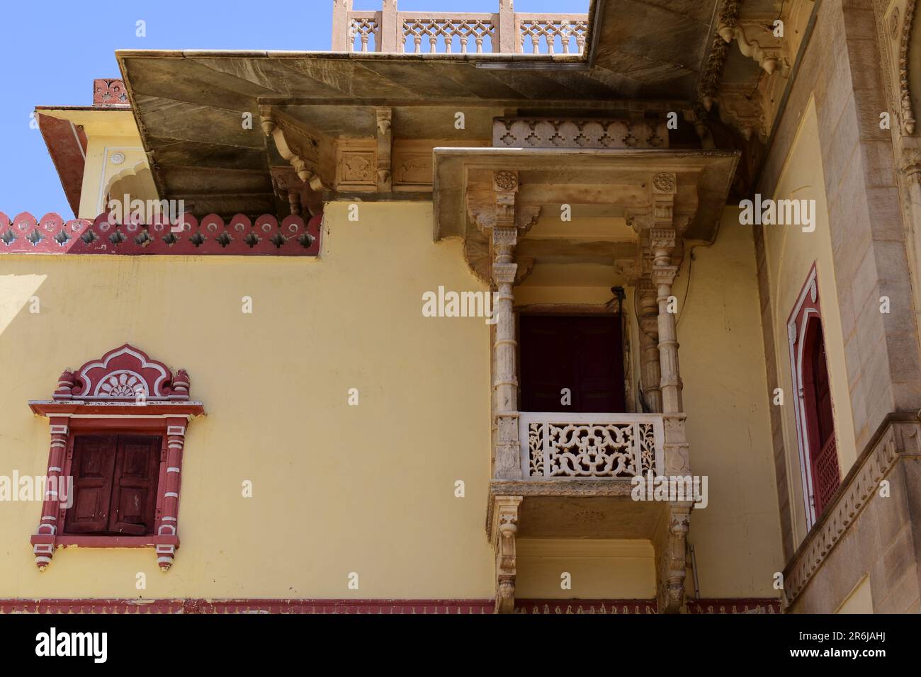 A small overhanging balcony adjacent to Rajendra Pol, City Palace, Jaipur. Stock Photo