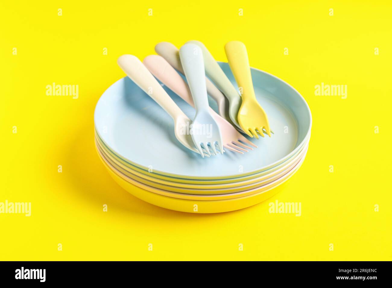 Child plates table set hi-res stock photography and images - Alamy