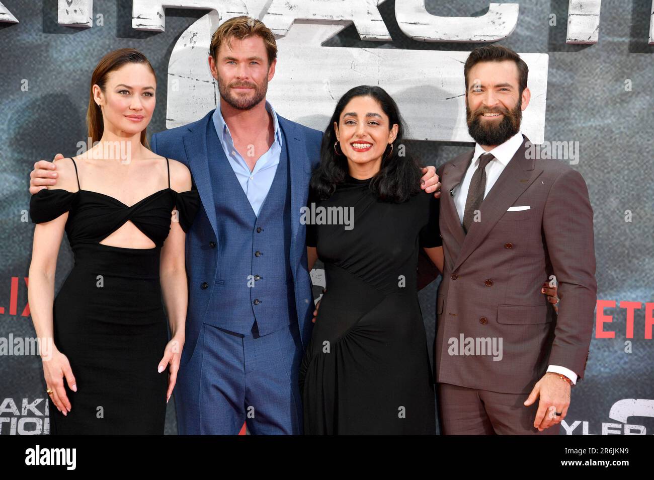 Olga Kurylenko, Chris Hemsworth, Golshifteh Farahani und Sam Hargrave ...