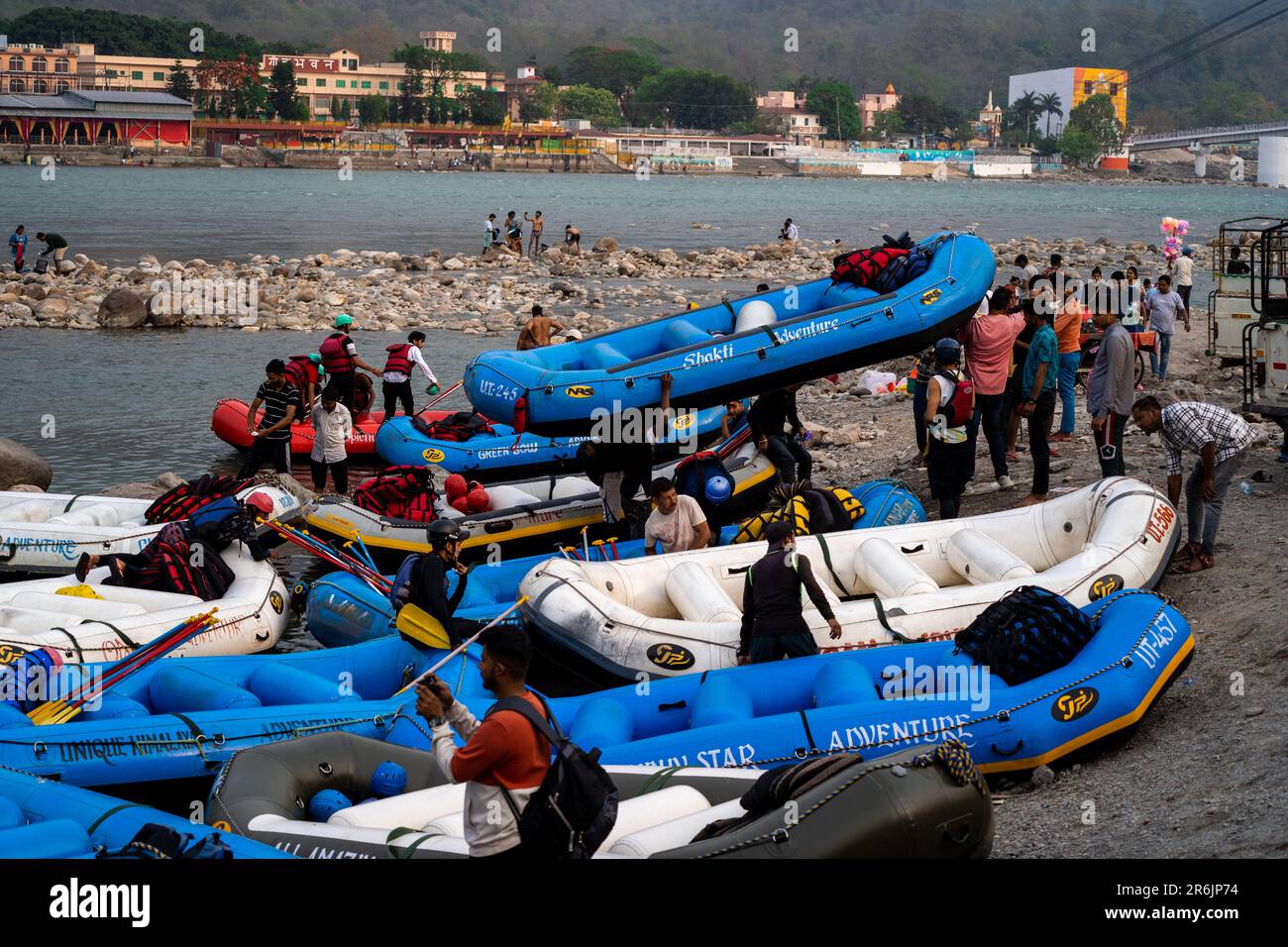 Person rafts on river kayak hi-res stock photography and images - Alamy
