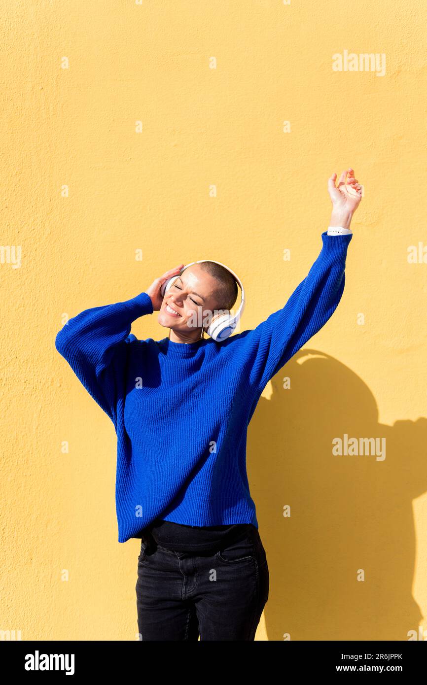 Young woman dancing in yellow hi-res stock photography and images - Alamy