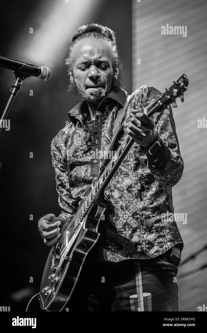 Fotografías del concierto de Fantastic Negrito en Zaragoza, en el festival Música Al Raso celebrado el 8 de junio de 2023 en el Jardín de Invierno Stock Photo