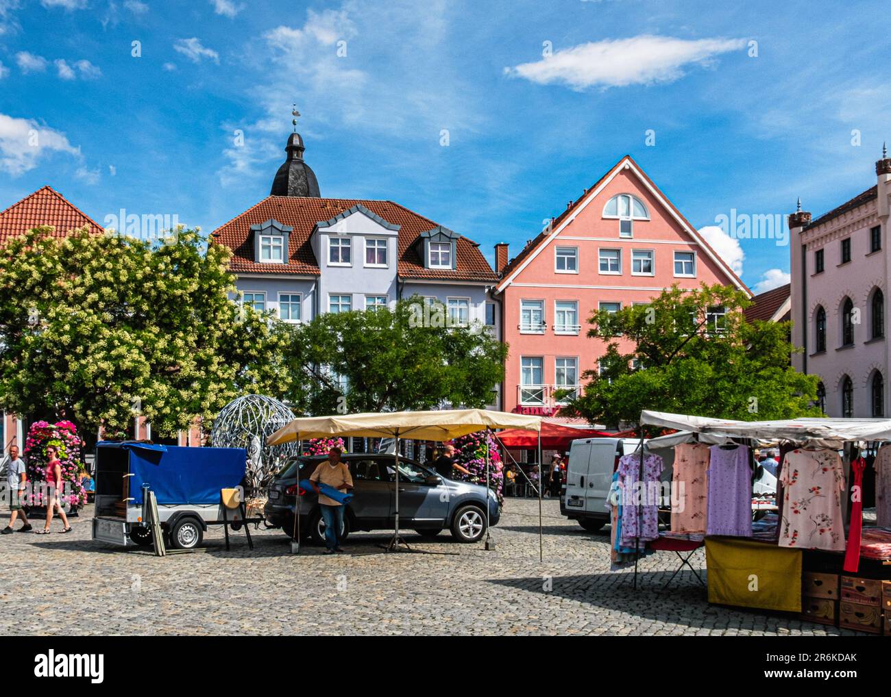 Neue Markt, New Market square in historic old town fountain
