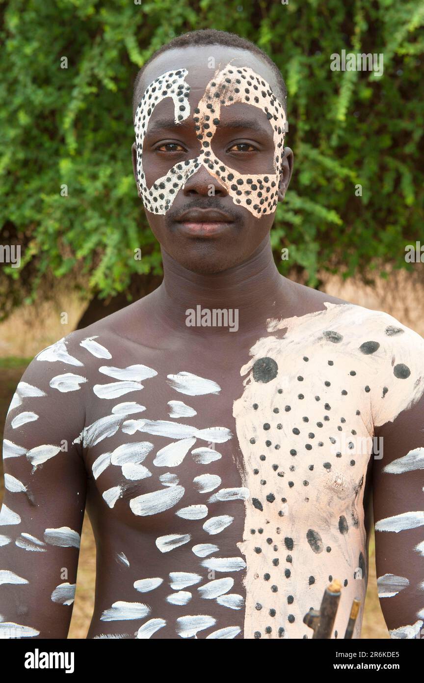 Tribal body painting hi-res stock photography and images - Alamy