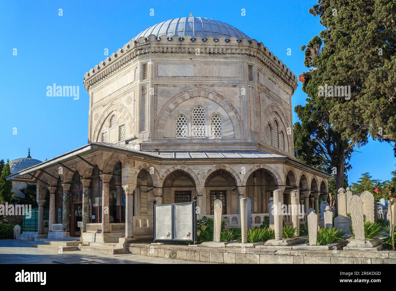 ISTANBUL, TURKEY - SEPTEMBER 14, 2017: This is the mausoleum of Sultan Suleiman the Magnificent in the cemetery near the Suleymaniye Mosque. Stock Photo