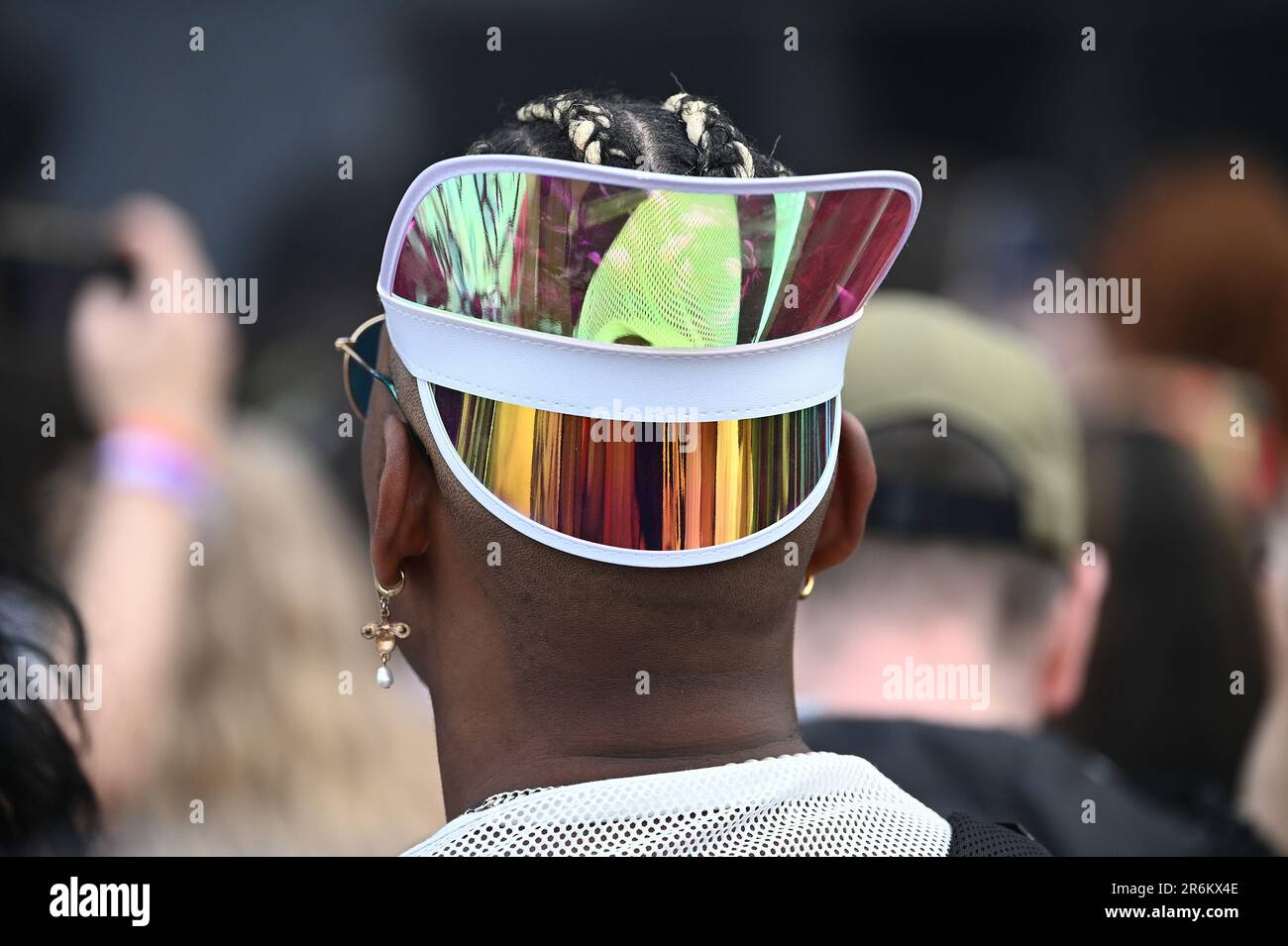 New York, USA. 09th June, 2023. A concert-goer wears a sunshade during a show at The Governor's Ball NYC Music Festival held at Citi Field in the Queens borough of New York City, NY, June 9, 2023. (Photo by Anthony Behar/Sipa USA) Credit: Sipa USA/Alamy Live News Stock Photo